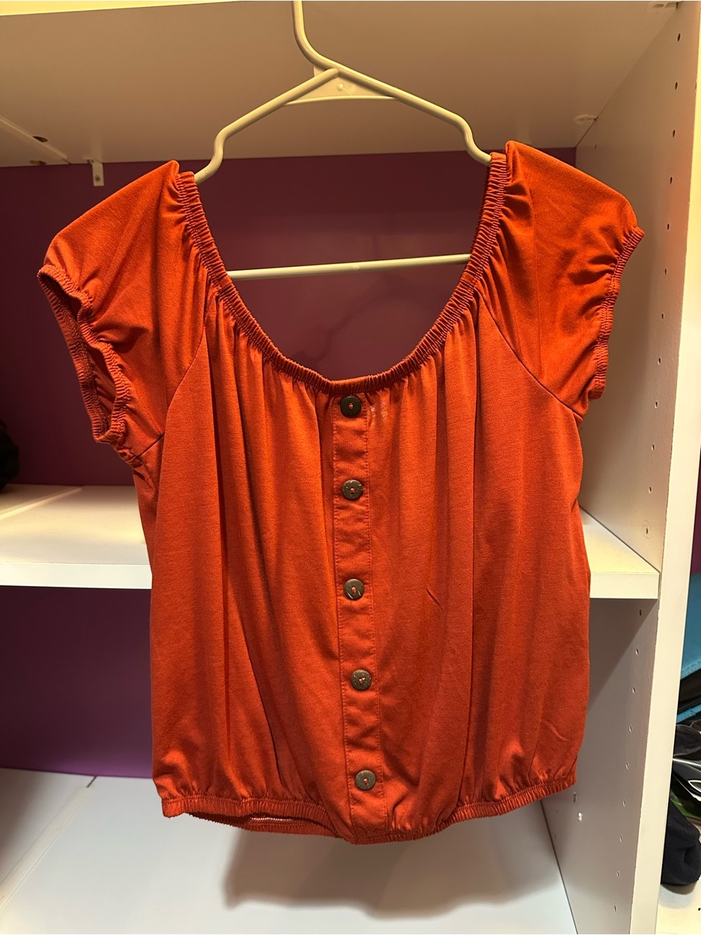 Belle Du Jour Short-Sleeve Button-Front Scoop Top in Rust Orange